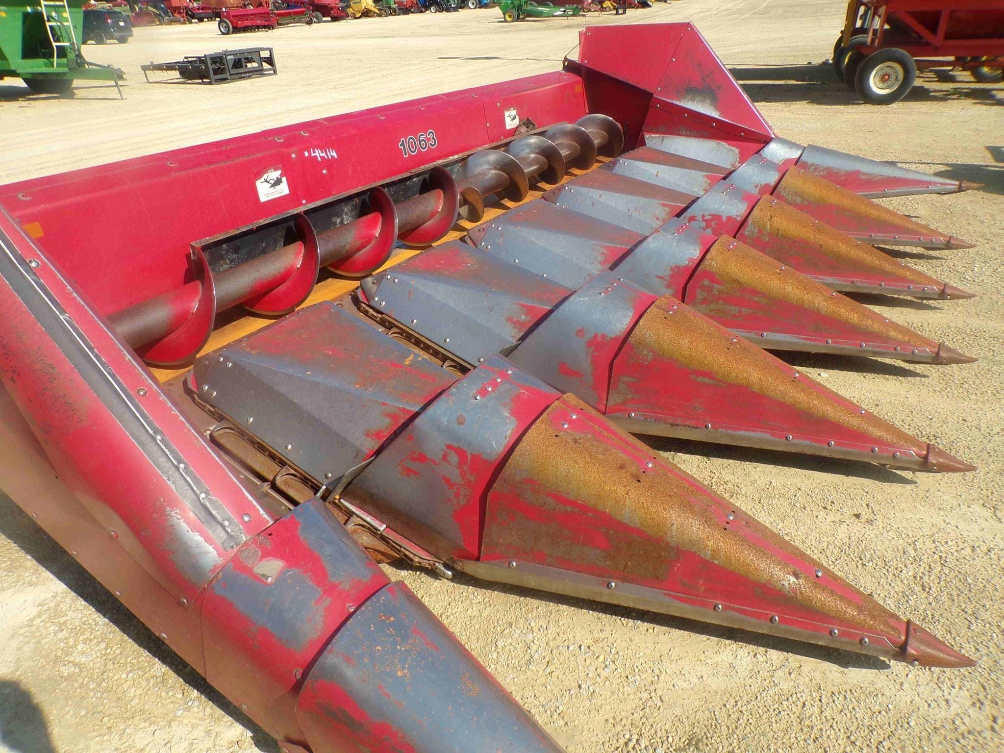 Case IH 1063 Equipment Image0