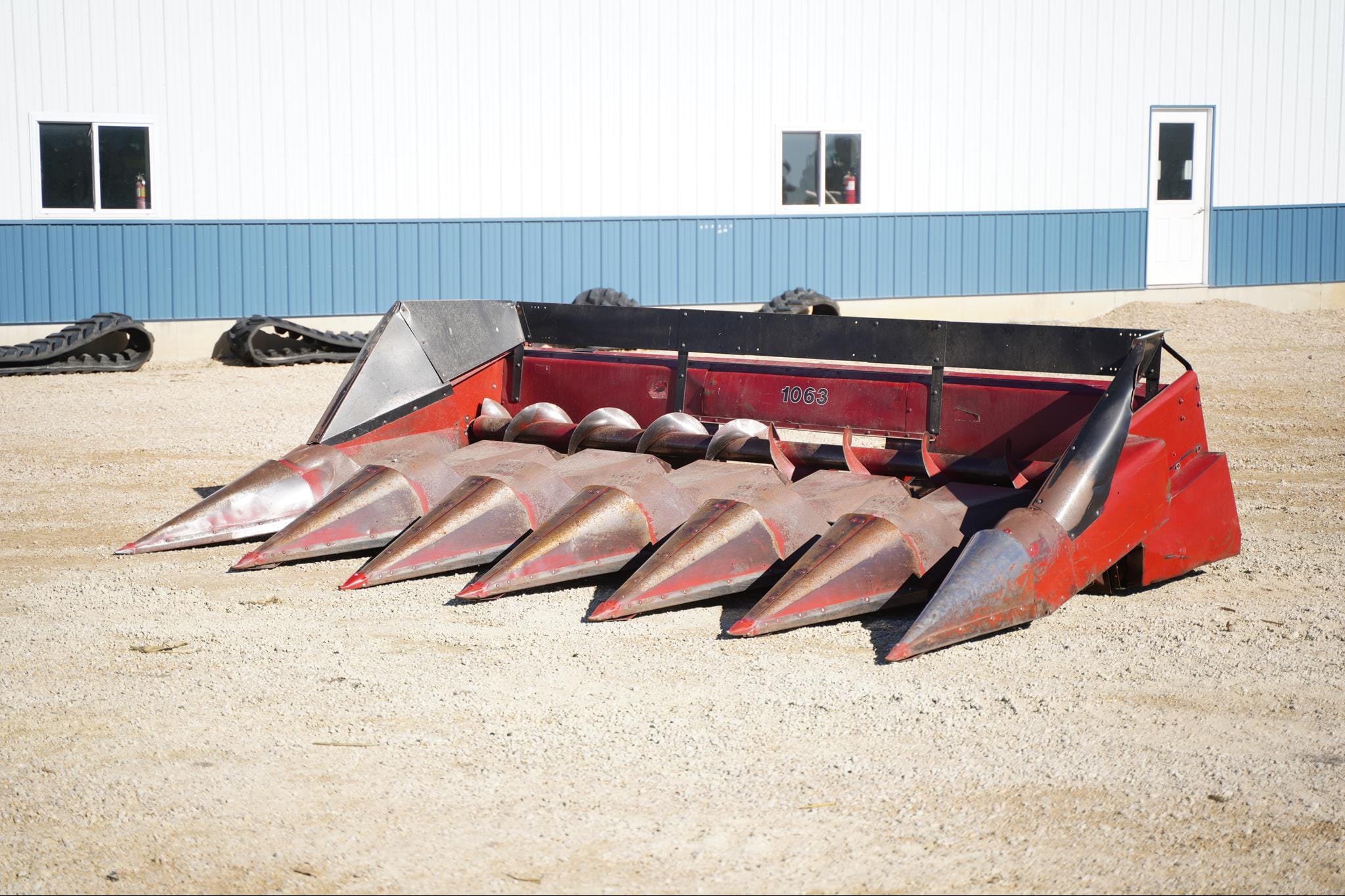 Case IH 1063 Equipment Image0