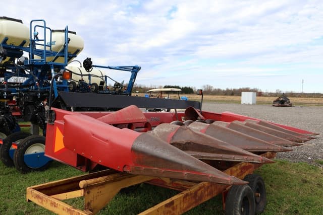Image of Case IH 1063 equipment image 1