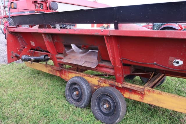 Image of Case IH 1063 equipment image 2