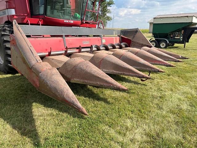 Image of Case IH 1063 equipment image 1