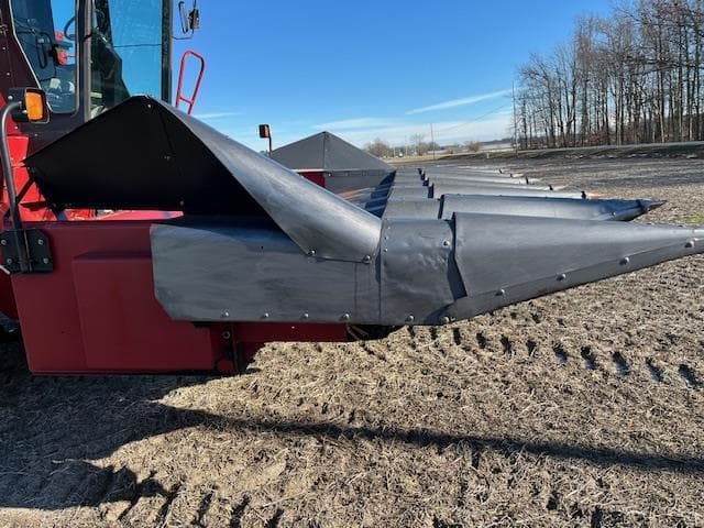 Image of Case IH 1063 equipment image 2