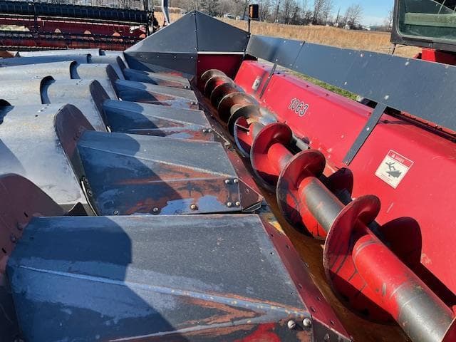 Image of Case IH 1063 equipment image 4