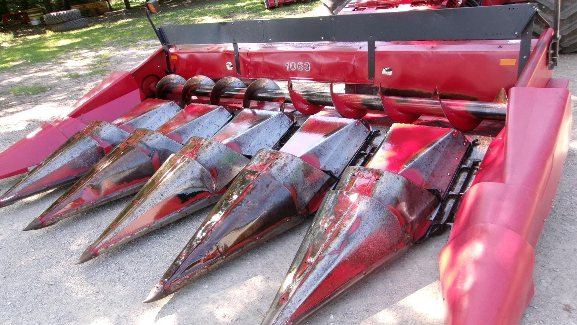 Case IH 1063 Equipment Image0