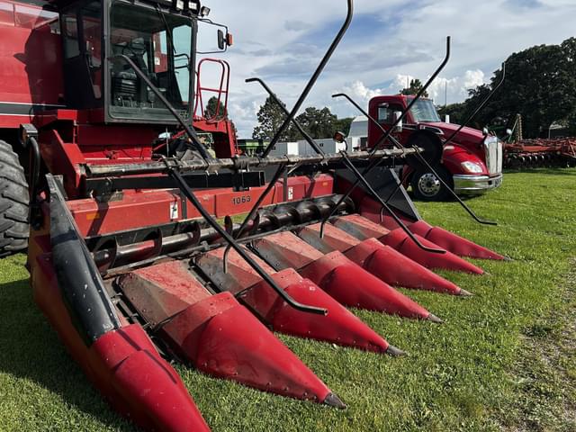 Image of Case IH 1063 equipment image 4