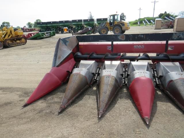 Image of Case IH 1063 equipment image 2