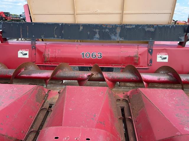 Image of Case IH 1063 equipment image 2