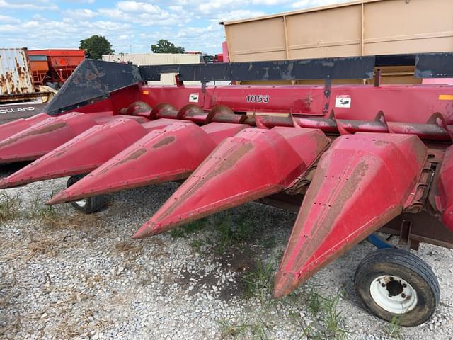 Image of Case IH 1063 equipment image 1