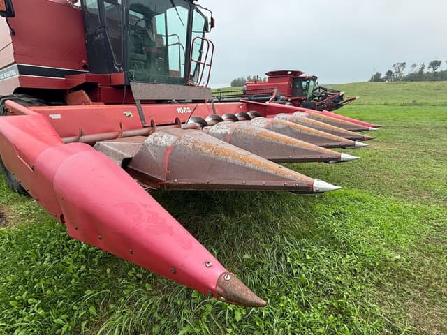 Image of Case IH 1063 equipment image 2
