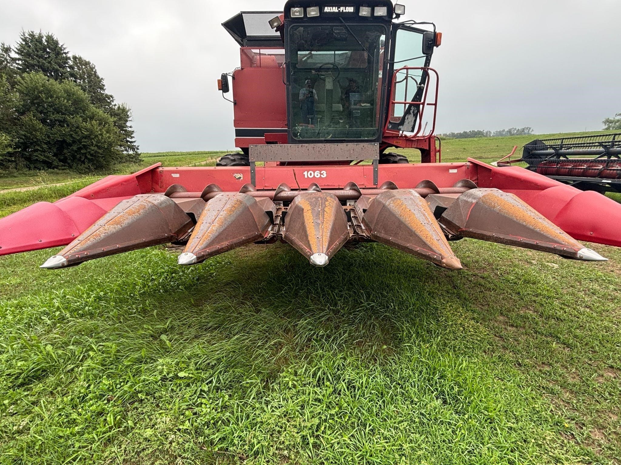 Case IH 1063 Equipment Image0