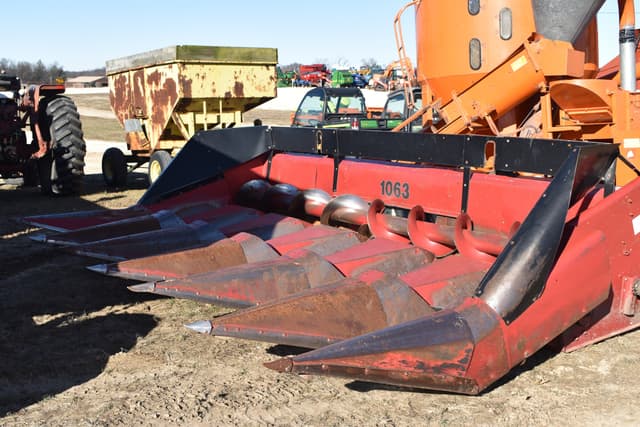 Image of Case IH 1063 equipment image 1