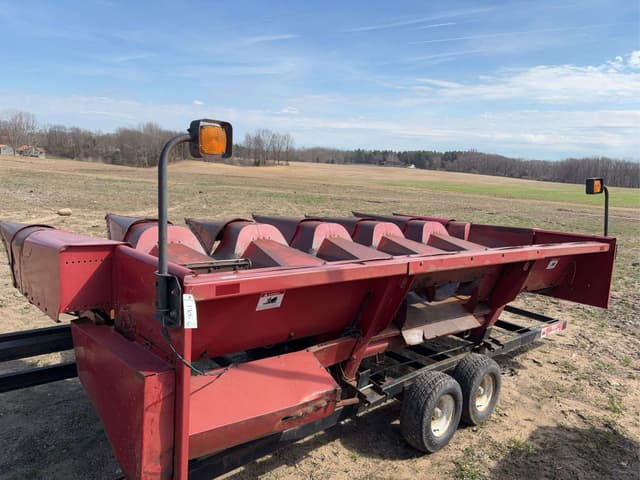 Image of Case IH 1063 equipment image 2