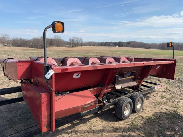 Image of Case IH 1063 equipment image 1