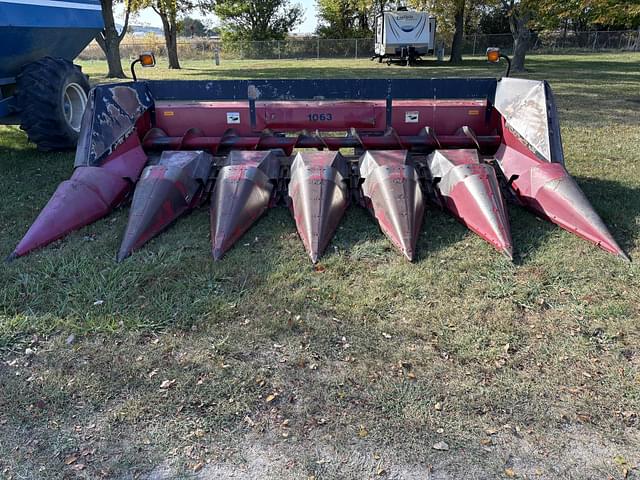 Image of Case IH 1063 equipment image 2