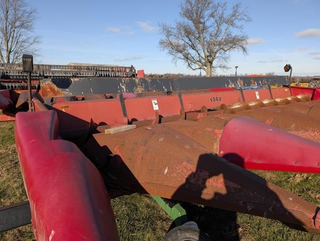 Image of Case IH 1083 equipment image 4