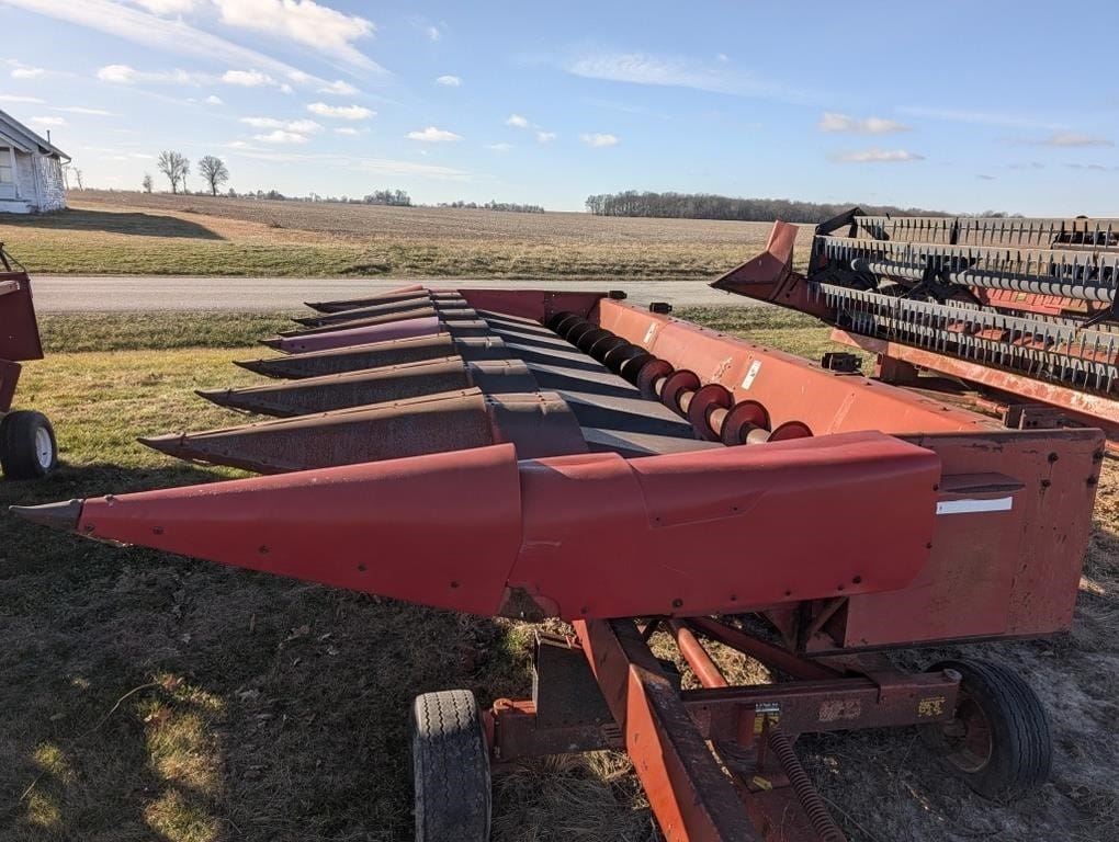 Case IH 1083 Equipment Image0