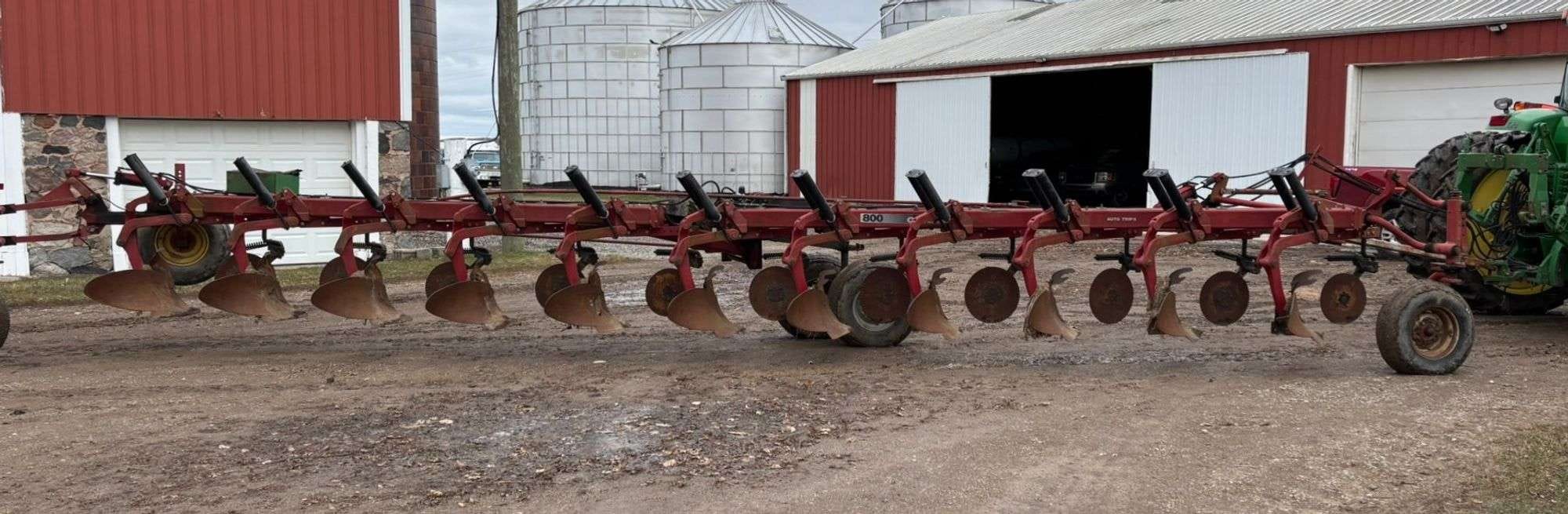 Case IH 800 Equipment Image0