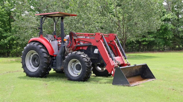 Image of Case IH Farmall 110C equipment image 2