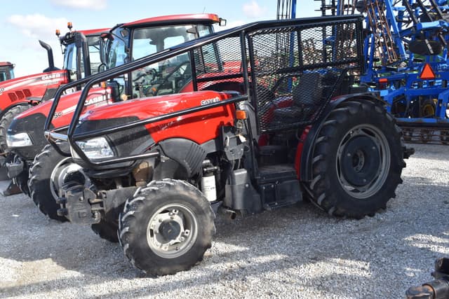 Image of Case IH Farmall 110N equipment image 1