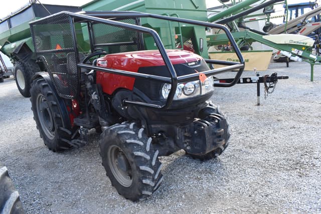 Image of Case IH Farmall 110N equipment image 3