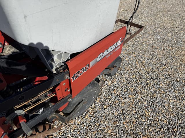 Image of Case IH 1230 equipment image 1