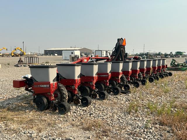 Image of Case IH 1230 equipment image 3