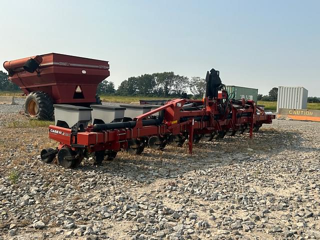 Image of Case IH 1230 equipment image 1