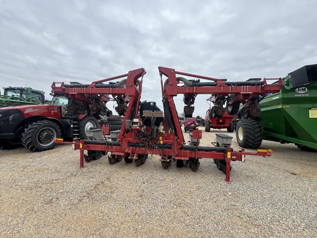 Image of Case IH 1235 equipment image 2