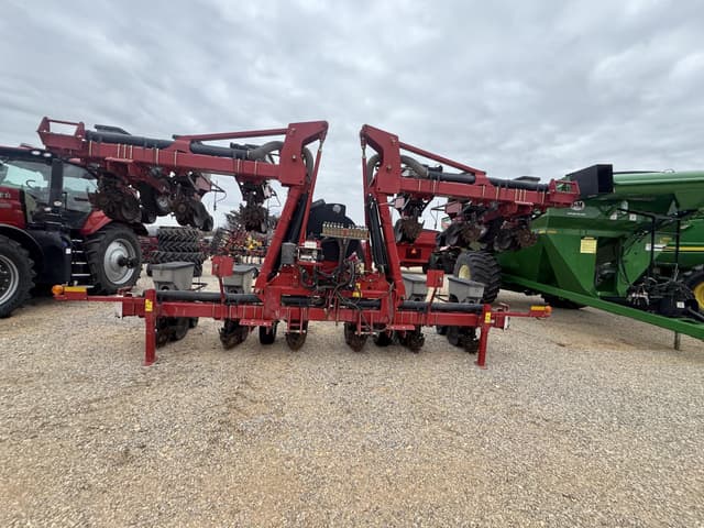 Image of Case IH 1235 equipment image 3