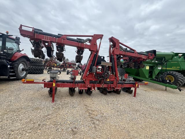 Image of Case IH 1235 equipment image 4