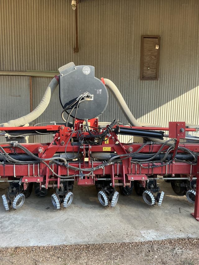 Image of Case IH 1235 equipment image 1