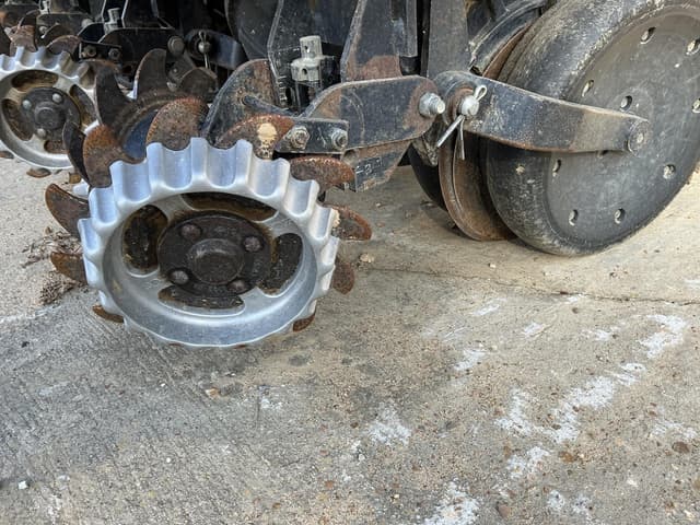 Image of Case IH 1235 equipment image 4