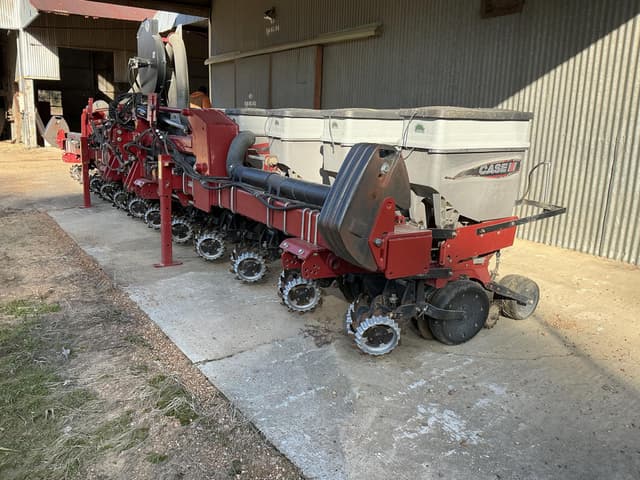 Image of Case IH 1235 equipment image 2
