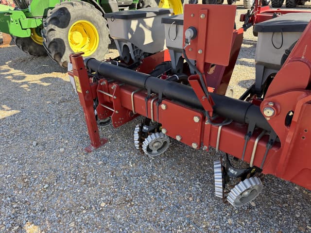 Image of Case IH 1235 equipment image 4