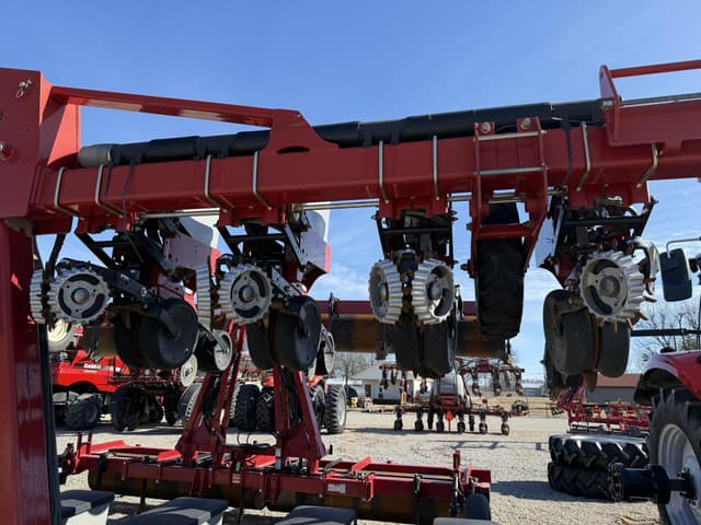 Image of Case IH 1235 equipment image 1