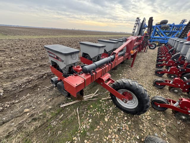Image of Case IH 1235 equipment image 4