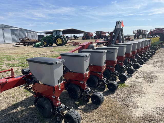 Image of Case IH 1235 equipment image 3
