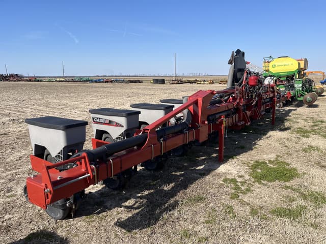 Image of Case IH 1235 equipment image 1