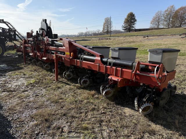 Image of Case IH 1235 equipment image 1