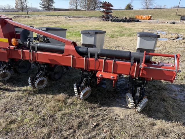 Image of Case IH 1235 equipment image 4