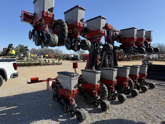 Image of Case IH 1235 equipment image 2