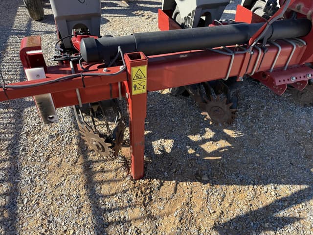 Image of Case IH 1235 equipment image 4