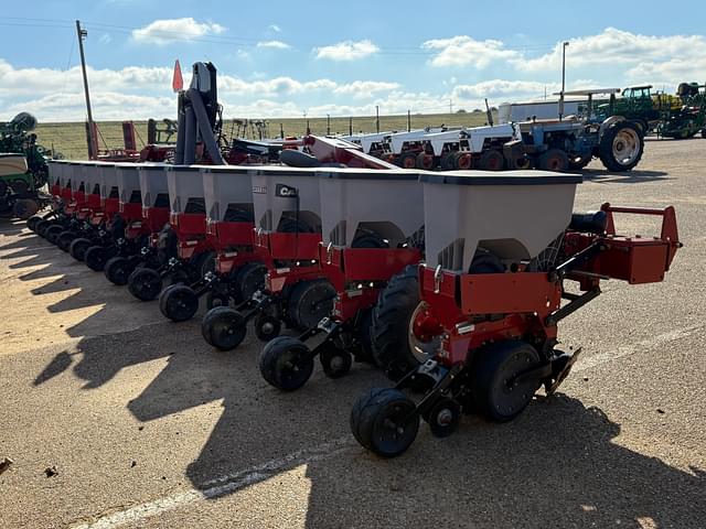 Image of Case IH 1235 equipment image 3