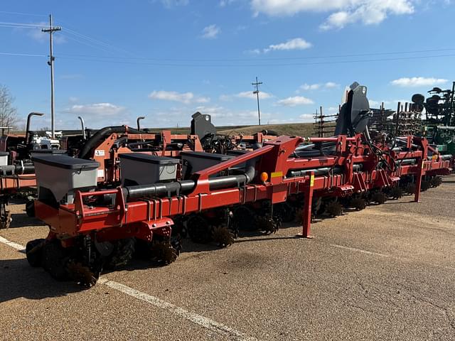 Image of Case IH 1235 equipment image 1