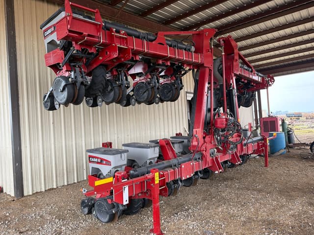 Image of Case IH 1235 equipment image 1
