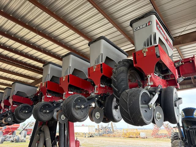 Image of Case IH 1235 equipment image 3