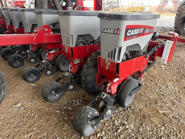 Image of Case IH 1235 equipment image 4