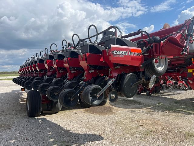 Image of Case IH 1240 equipment image 4