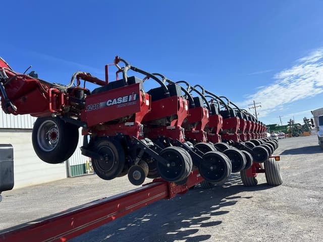 Image of Case IH 1240 equipment image 2