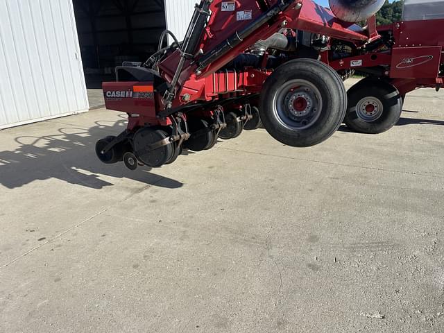 Image of Case IH 1240 equipment image 2